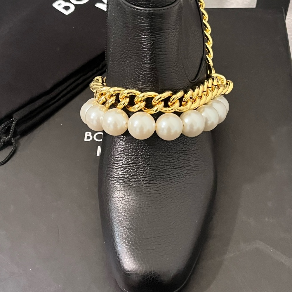 MOSCHINO BOUTIQUE NIB AUTHENTIC VINTAGE BLACK LEATHER & PEARL CHAIN BOOTS - Picture 11 of 16